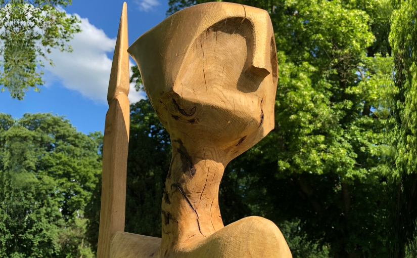 Kunst in der Natur: Beim Skulpturenwettbewerb stehen die Werke unter freiem Himmel. (hier: die Skulptur „Wächter“ von Gerd Müller aus dem Wettbewerb 2019). - Foto: Gauselmann