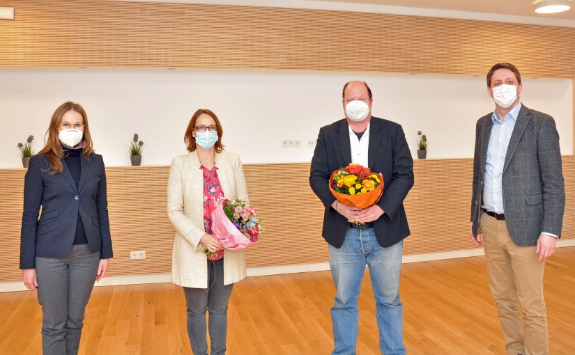 Die WFM-Geschäftsführer Christine Zeller (l.) und Robin Denstorff (r.) beglückwünschen die neue Aufsichtsratsvorsitzende Sandra Beer (2.v.l.) und ihren Stellvertreter Carsten Peters (2.v.r.) zu ihrer Wahl. Foto: WFM Münster/Martin Rühle