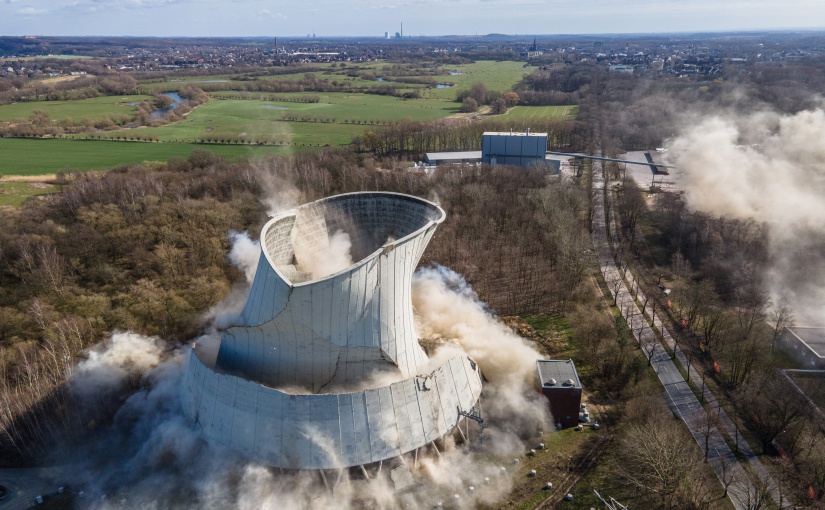 Die Hagedorn Gruppe sprengt das Steag-Steinkohlekraftwerk in Lünen. - Foto: Hagedorn