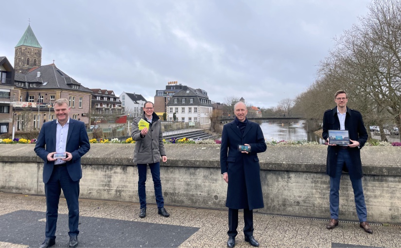 Jürgen Feistmann (Volksbank Münsterland Nord), Hendrik Welp (EWG Rheine), Rolf Harig (Stadtsparkasse Rheine), Ingo Niehaus (EWG Rheine). - Foto: EWG Rheine