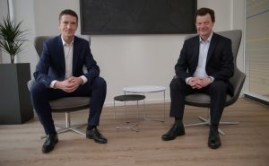 Volksbank-Vorstandsmitglied Ulrich Scheppan und klarwert-Geschäftsführer Werner Schönfeld. - Foto: Volksbank Bielefeld-Gütersloh /Klarwert GmbH