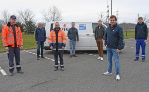 Sie arbeiten im iNA-Projekt zusammen: Eduard Root (v.l., Außendienst Firma Spie), Edgar Worpenberg (Spie SAG), Alex Kari (Außendienst Firma Spie), Elmar Schlenker (Spie CeGIT), Christian Reeker (SWTE Netz), Patrick Wessel und Andre Konermann (beide Netzbetrieb SWTE Netz). - Foto: SWTE Netz