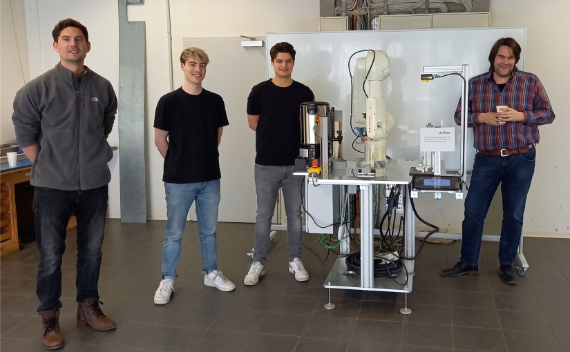 Roboter serviert Kaffee: Studenten zeigen Abschlussarbeit bei de Man