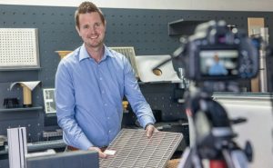 Live im Netz: Referent Dominic Kortenbusch aus der Sita Anwendungstechnik. - Foto: sita Bauelemente