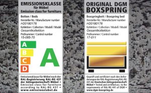 Links das Emissionslabel von Meise Möbel. Rechts Das Label „Original DGM Boxspring“ von Meise Möbel. - Grafiken: DGM