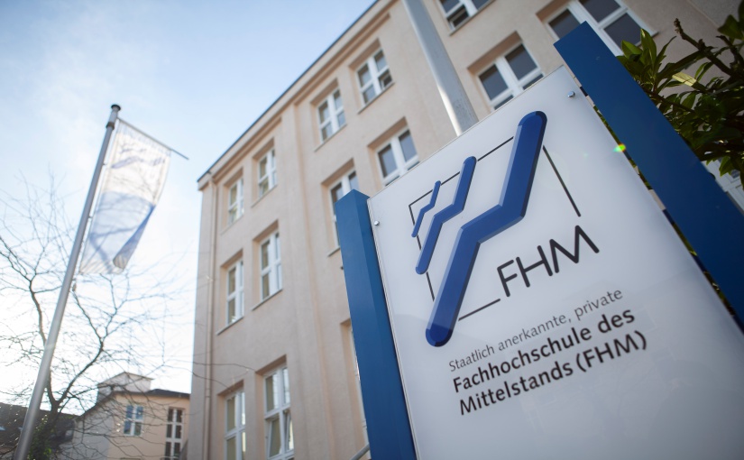 FHM bietet berufsbegleitendes Studium zum Wirtschaftsingenieur an