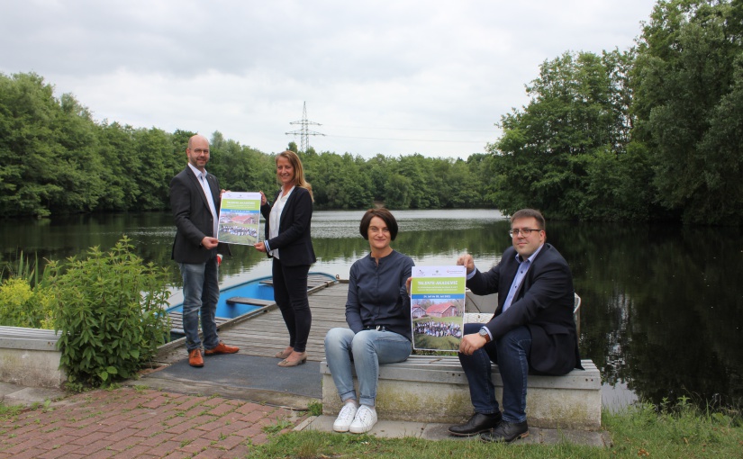 Mathias Hinzmann und Alexandra Fischer (beide Agentur für Arbeit), Mechtild Möller (Historisch-Ökologische Bildungsstätte) und Jens Stagnet (Wachstumsregion Ems-Achse). - Foto: Ems-Achse