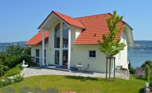 Fertighäuser werden bei Bauherren immer beliebter. - Foto: BDF/Lehner Haus