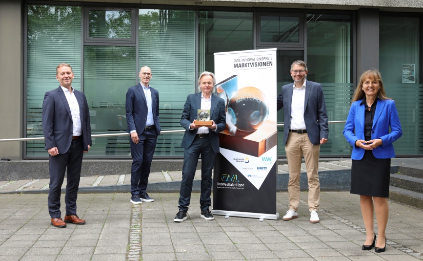 Suchen Innovationen aus OWL (v.l.n.r.): Jürgen Noch (Geschäftsführer Westfalen Weser Energie), Rainer Müller (Geschäftsführer Stadtwerke Bielefeld), Herbert Weber (Geschäftsführer OstWestfalenLippe GmbH), Wolfgang Marquardt (Prokurist OstWestfalenLippe GmbH) und Petra Pigerl-Radtke (Hauptgeschäftsführerin IHK Ostwestfalen). - Foto: OstWestfalenLippe GmbH