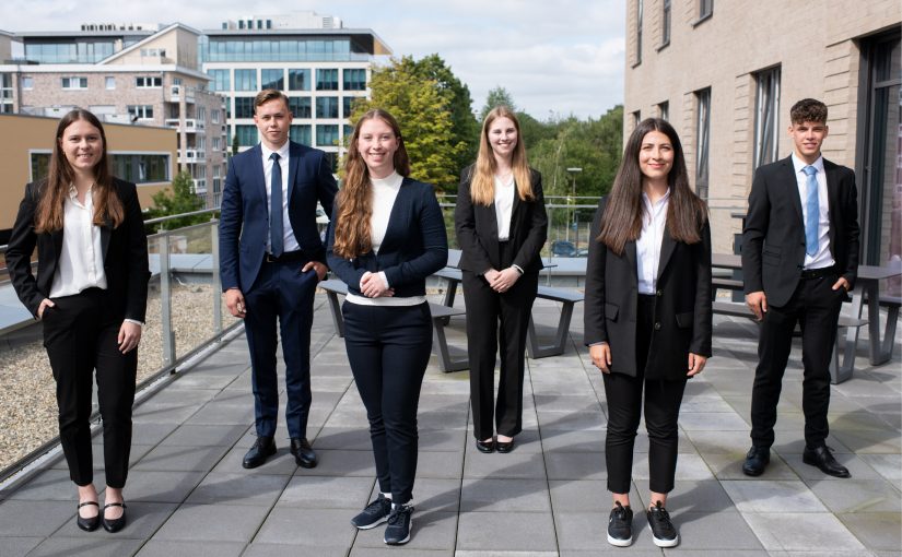 Neuer Jahrgang startet hochwertige Ausbildung bei der OLB