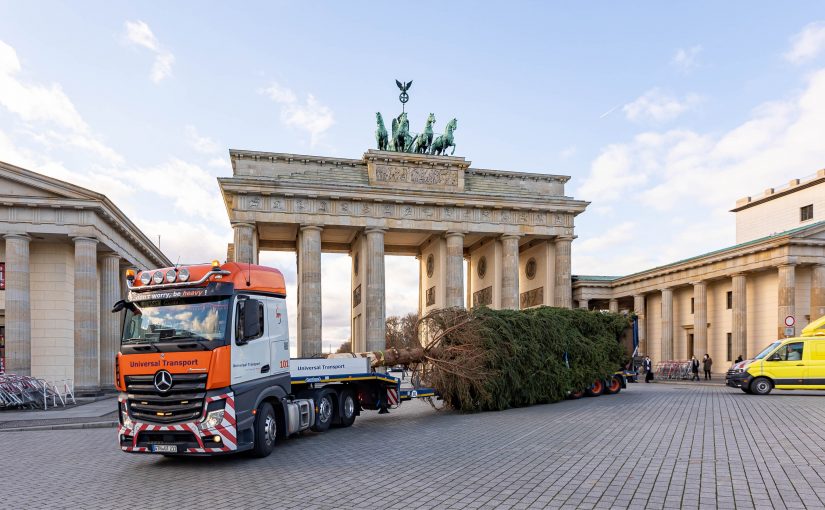 Universal Transport sorgt für Weihnachtsstimmung am Brandenburger Tor