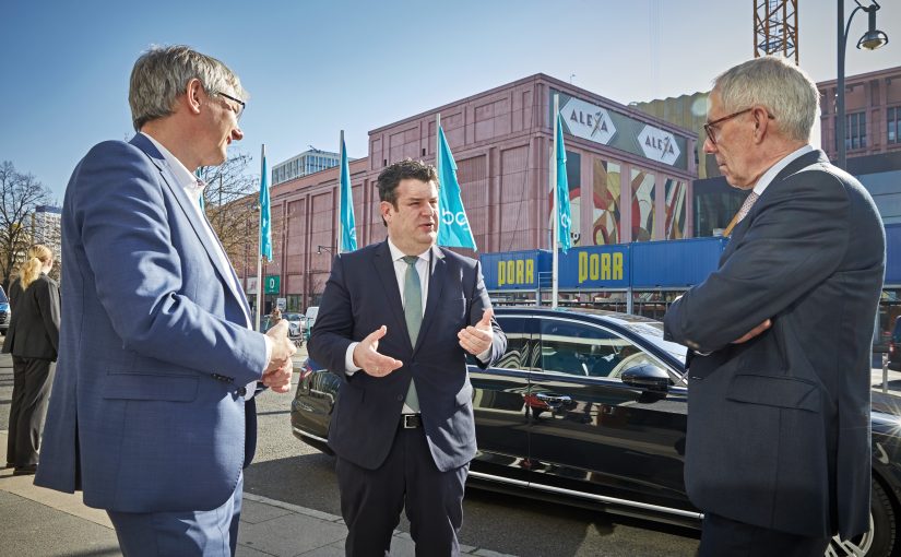 Raus aus dem Klassenzimmer, rein in den Betrieb! Bundesarbeitsminister Hubertus Heil und DIHK-Präsident Peter Adrian appellieren: Nicht ohne Praktikumsplatz in die Osterferien