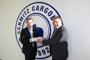 v.l. Marnix Lannoije, Head of Product Line Digital Services Cargobull Telematics GmbH, Lars Bakkegaard, Group CFO FREJA Transport & Logistics (Foto: Schmitz Cargobull AG)