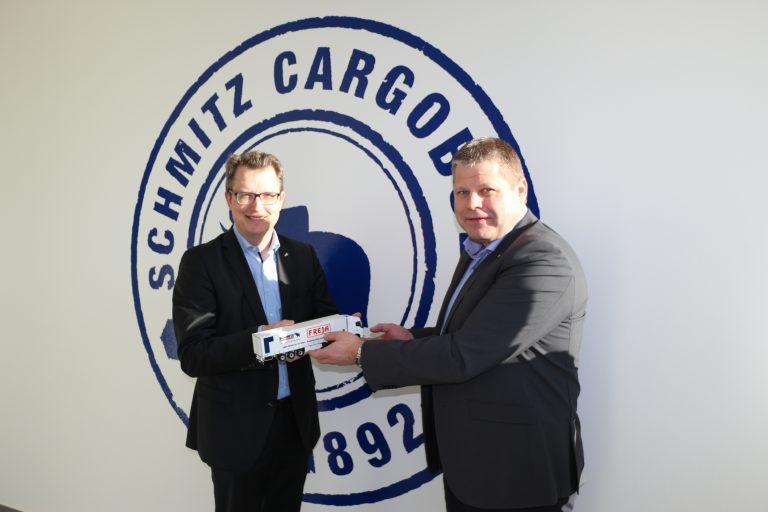 v.l. Marnix Lannoije, Head of Product Line Digital Services Cargobull Telematics GmbH, Lars Bakkegaard, Group CFO FREJA Transport & Logistics (Foto: Schmitz Cargobull AG)