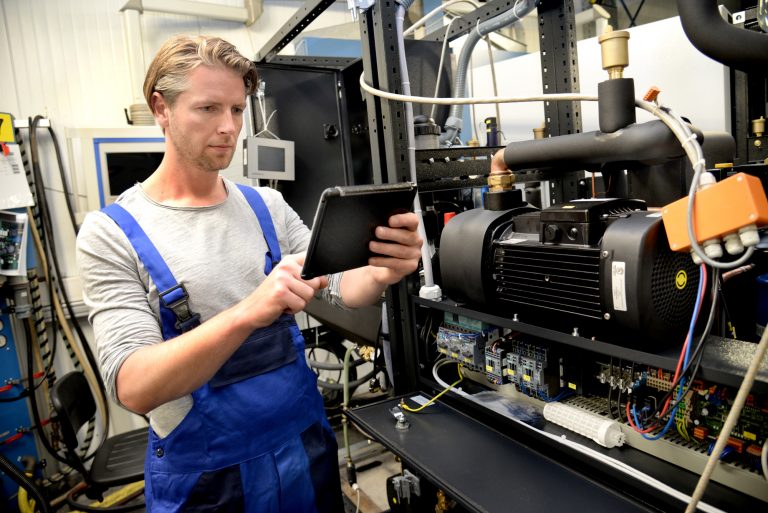 Konsequente Digitalisierung: Allein auf ein Jahr bezogen spart technotrans 25.000 Mappen sowie 1,3 Millionen Blatt bedrucktes Papier. (Foto: technotrans SE)