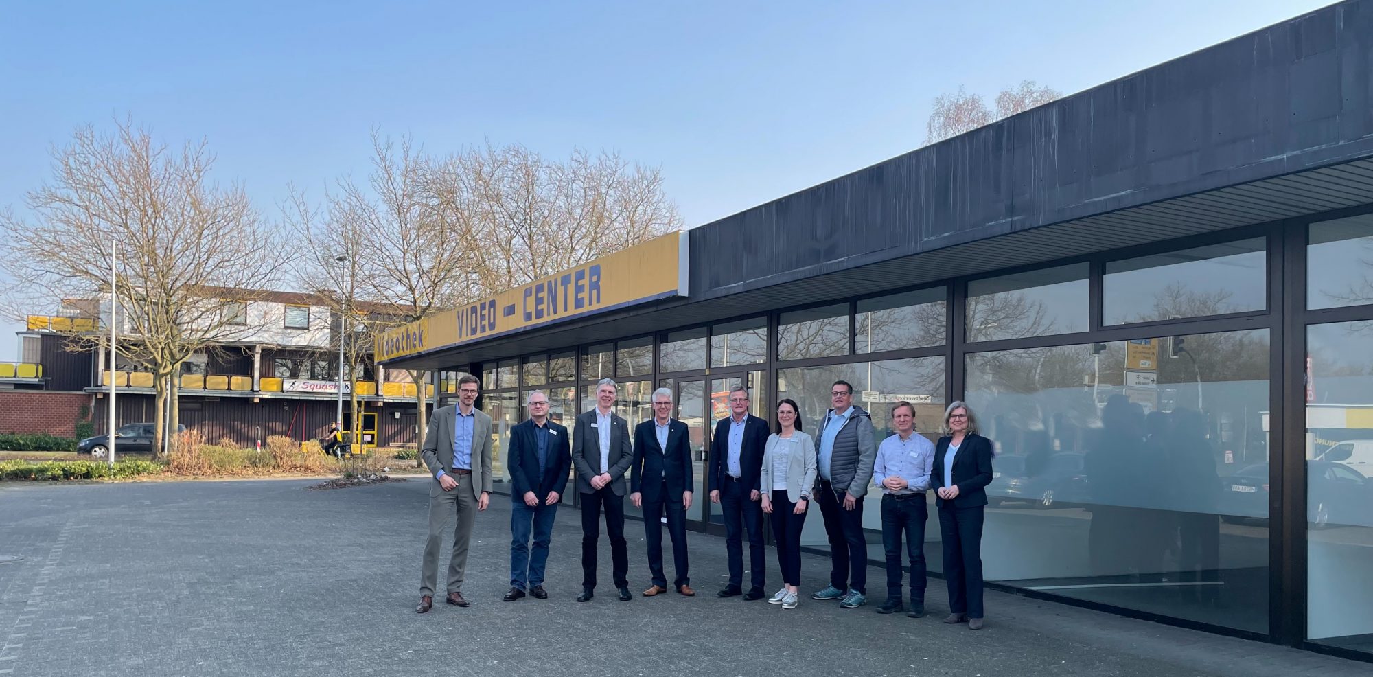 Besichtigung des Neubau Standortes v.l.n.r: Ingo Niehaus, Axel Rogowski, Ludger Lünenborg, Bernhard Jäschke, Dr. Peter Lüttmann, Petra Fettich, Konrad Kamp. Detlef Bolte, Andrea Rüter, (auf dem Foto fehlen: Milena Schauer und Gisela Horstmann) (Foto: EWG)