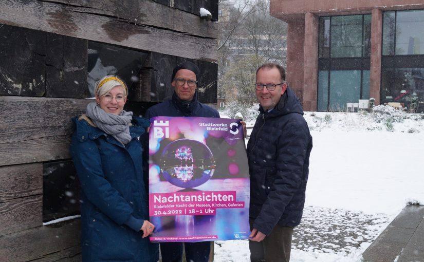 Freuen sich auf die Nachtansichten, das größte Kultur-Event in Ostwestfalen-Lippe (von links nach rechts): Katharina Schilberg, Projektleiterin der Bielefeld Marketing GmbH, Martin Uekmann, Geschäftsführer der Stadtwerke Bielefeld GmbH und Martin Knabenreich, Geschäftsführer der Bielefeld Marketing GmbH. (Foto: Bielefeld Marketing GmbH)