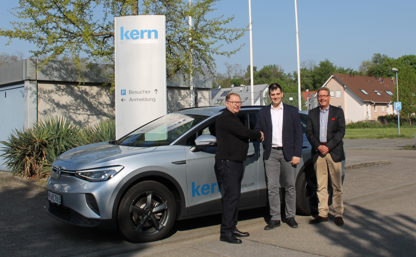 v.l. Andreas Jonczyk (Leiter Fuhrparkmanagement), Ricardo Posocco Malleiro (Serviceleiter Deutschland) und Geschäftsführer Rainer Rindfleisch. (Foto: Kern GmbH)