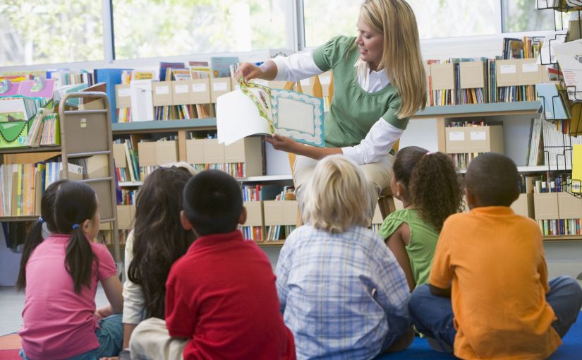 So früh wie möglich sollten sich Kinder mit dem Thema ‚Umwelt und Gesundheit‘ spielerisch auseinandersetzen. KiTas im Kreis Lippe erhalten jetzt Info-Material dazu. (Foto: AOK/hfr.)