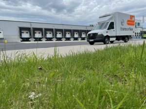 Äußerlich kaum ein Unterschied, aber im Betrieb deutlich leiser und sauberer: eines der drei Testfahrzeuge mit elektrischer Kühlung. Die ersten von 174 neuen Fahrzeugen sollen Mitte des Jahres ausgeliefert werden. Die drei Testfahrzeuge laufen inzwischen im Regelbetrieb. (Foto: trans-o-flex)