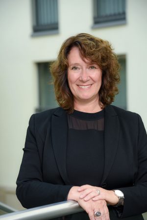 Prof. Dr. Dr. h.c. Dr. h.c. Caren Sureth-Sloane hat an der Universität Paderborn die Professur für „Betriebswirtschaftslehre, insbesondere Betriebswirtschaftliche Steuerlehre“ inne. ( (Foto: Universität Paderborn)