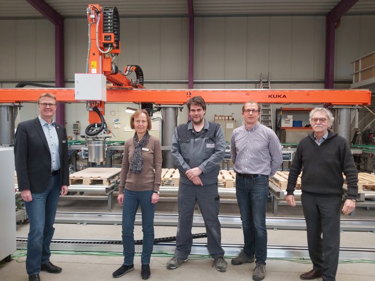 v.l.n.r. = Bürgermeister Dirk Speckmann, Elke Hartmann, Tobias de Man, Bernd Heilmann, Gerardus de Man (Foto: de Man Automation + Service GmbH & Co. KG)