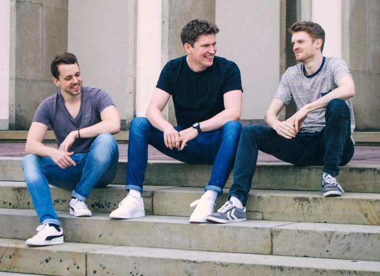 (Fabian Tellenbröker): (v. l.) Die Gründer von mykori, Tim Bröker, Max Metzner und Moritz Hollenbeck. (Foto: mykori)