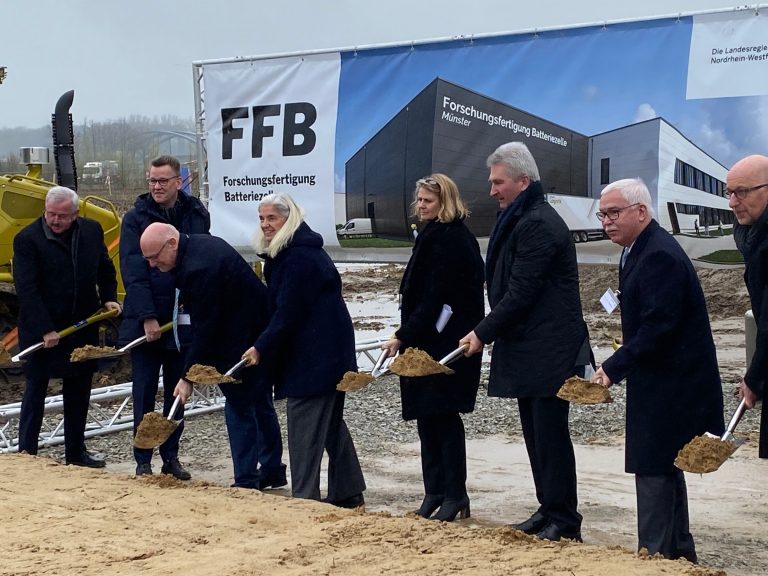 Spatenstich erfolgt: Land Nordrhein-Westfalen startet Bau der Forschungsfertigung Batteriezelle in Münster (Foto: MKW)