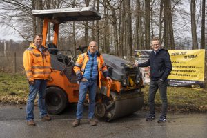 Begrüßung am Wirtschaftsstandort Büren (v. l.): Projektleiter Daniel Kleinschmidt Niederlassungsleiter Sven Böhme (Bickhardt Bau AG) und Michael Kubat (Wirtschaftsförderung Stadt Büren). (Foto: Stadt Büren)
