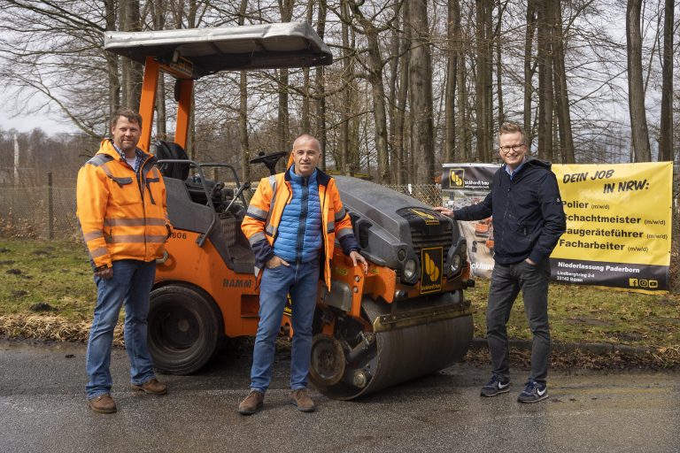 Begrüßung am Wirtschaftsstandort Büren (v. l.): Projektleiter Daniel Kleinschmidt Niederlassungsleiter Sven Böhme (Bickhardt Bau AG) und Michael Kubat (Wirtschaftsförderung Stadt Büren). (Foto: Stadt Büren)