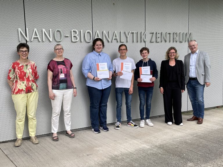 Von links: Dr. Veronika Kohl, Dr. Birgit Hagenhoff, Beeke Drechsler, Malte Cox, Leo Roer, Dr. Kathleen Spring, Dr. Eckhard Göske (Foto: Gesellschaft für Bioanalytik Münster e.V.)