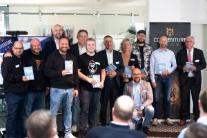 Ein Bild mit den Initiatoren und zahlreichen Unterstützern des Conventure Clubs auf einem der hybriden Clubabende. Im Emsland unterstützt z.B. der Landkreis Emsland, die Emsland GmbH und die Sparkasse Emsland die Initiative als Kooperationspartner (Foto: Cornexion)