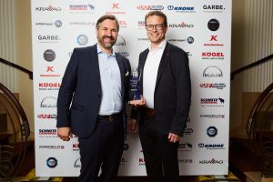 v.l.: Florian Schimandl (Geschäftsführer Smartlane GmbH) und Uwe Lachmann (Geschäftsführer Hartmann International GmbH & Co. KG). (Foto: Jan Scheutzow)