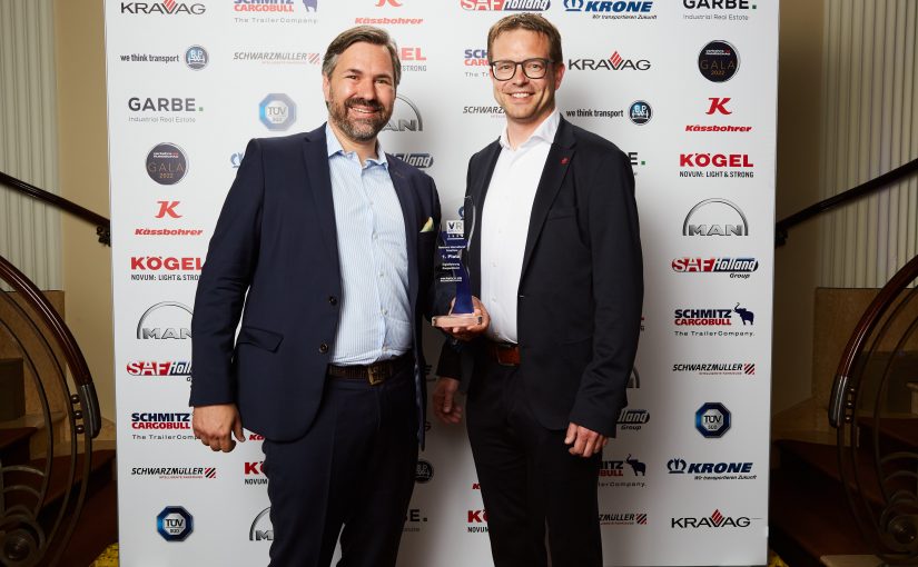 v.l.: Florian Schimandl (Geschäftsführer Smartlane GmbH) und Uwe Lachmann (Geschäftsführer Hartmann International GmbH & Co. KG). (Foto: Jan Scheutzow)