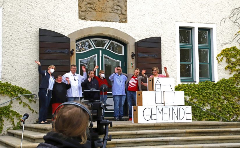 Die Klientinnen und Klienten des Wittekindshofes werden den Freiluftgottesdienst an Christi Himmelfahrt wieder mit einem Anspiel vervollständigen. Anders als im vergangenen Jahr kann die Veranstaltung allerdings wieder in Präsenz stattfinden. (Foto: Ann-Christin Lüke (Wittekindshof).