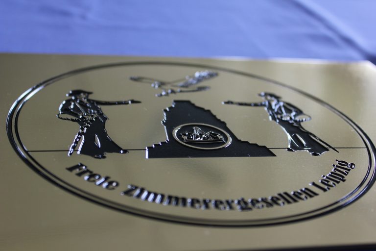 GRAVING veredelt Materialien mit Graviermaschinen von LANG (Foto: GRAVING)