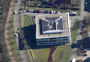 Ab sofort erzeugt das Nano-Bioanalytik-Zentrums mit einer Photovoltaik-Anlage auf dem Dach, einen Teil seines Energieverbrauchs selbst. (Foto: Evelyn Egelkamp)