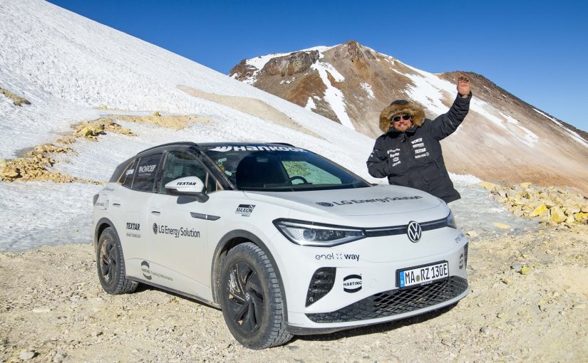 Weltrekord: Rainer Zietlow hat die weltweit höchste, noch befahrbare Minenstraße am Vulkan Uturuncu in Bolivien ausschließlich mit elektrischer Antriebskraft erklommen. (Foto: Harting)