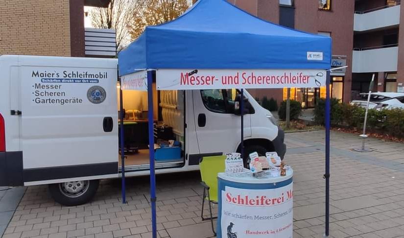 Scherenschleifer auf dem Bürener Wochenmarkt (Foto: Stadt Büren)