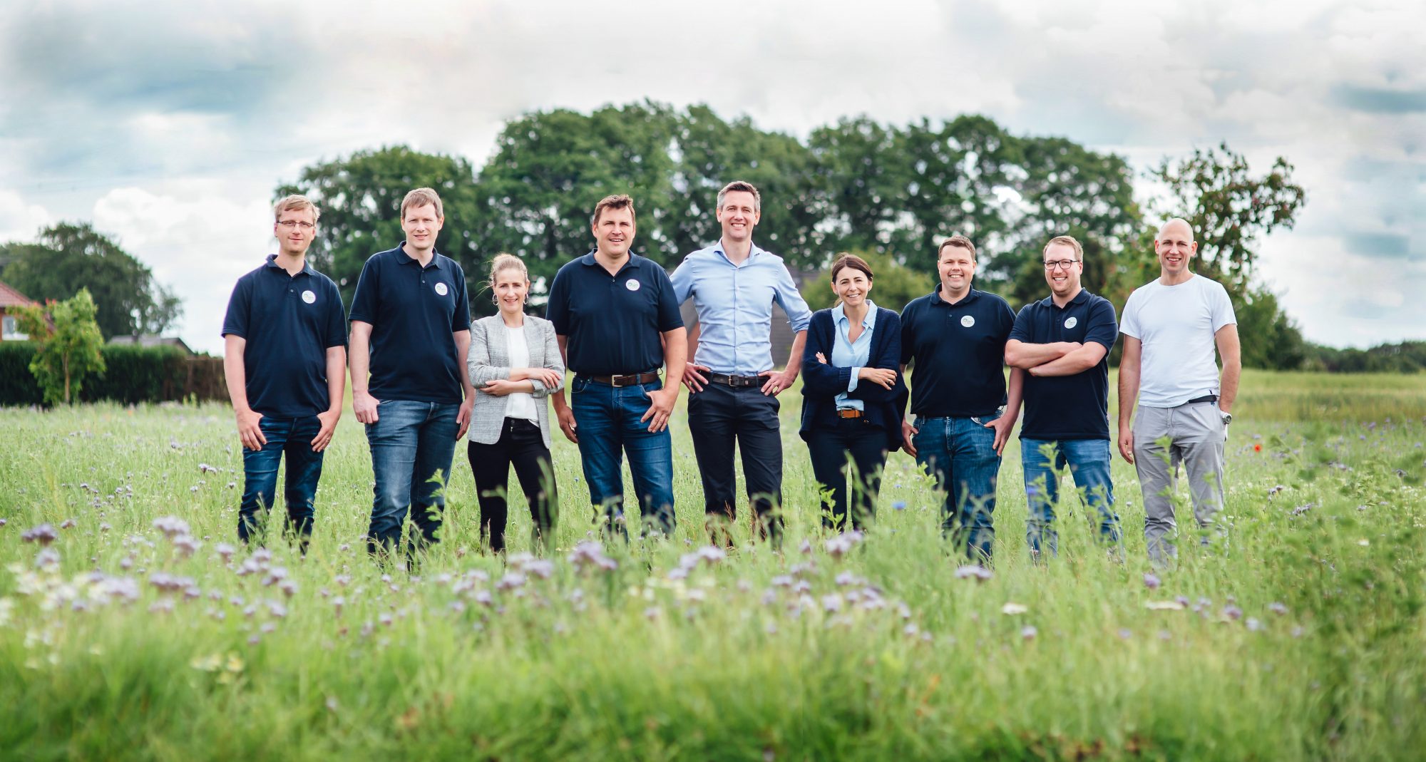 Das Team aus der Abteilung Netzvertrieb / Vertragsmanagement bearbeitet die An-meldung von Einspeiseanlagen: (v.l.) Nico Lambers, Philipp Grove, Nicole Holtgräwe, Ludger Hugenroth, Andre Freude, Evgenia Vogel, André Schröer, Alexander Visse und Philipp Thiemian (Foto: SWTE Netz GmbH & Co. KG)