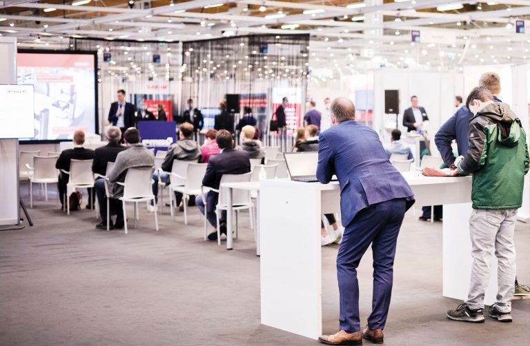 Die 17. FMB – Zuliefermesse Maschinenbau findet vom 12. bis 14. Oktober 2022 im Messezentrum Bad Salzuflen statt. (Foto: GS Mediaservice)