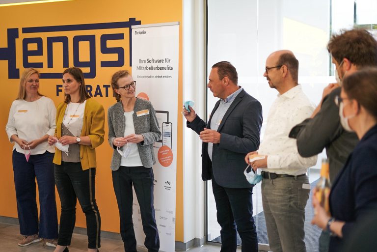 Beim 3. HRCamp Münster gab es viel zu besprechen: Der offene Austausch über Probleme, Lösungsansätze und auch überraschende Ideen motivierte alle Teilnehmer zum regen Austausch. (Foto: Hengst Filtration)