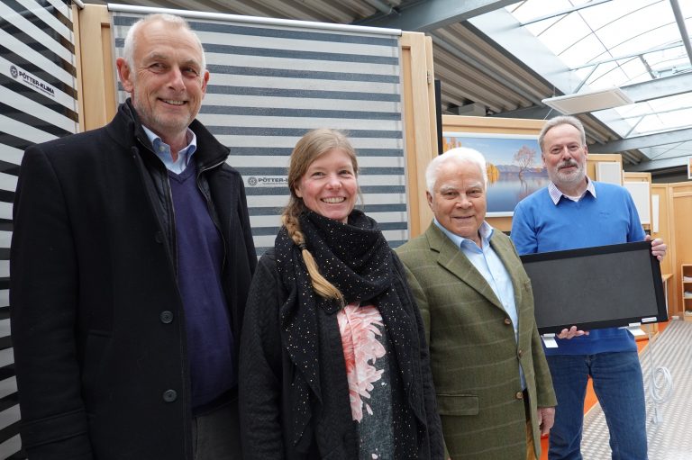 Thomas Serries (v.li. n. re.) und Andrea Frosch von der WIGOS informierten sich bei Gerhard Pötter und Christoph Lux über die revolutionäre Heiztechnologie. (Foto: Sandra Joachim-Meyer)