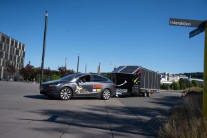 Am Mittwoch besuchte der SolarButterfly die FH Bielefeld, um sich mit Akteurinnen und Akteuren aus Lehre und Forschung über Klimaschutz auszutauschen. (Foto: Felix Hüffelmann/FH Bielefeld)