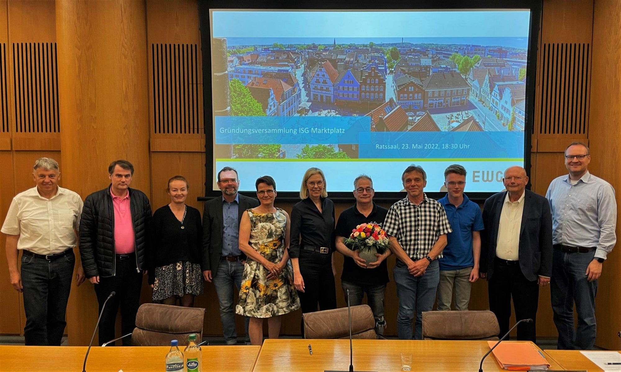 v.l.n.r. Dr. Manfred Laumann, Franz-Josef Büchter, Claudia Coleman, Jens Bremenkamp, Melanie Bremenkamp, Birgit Temming, Thorsten Grünberg, Wolfgang Lietmeyer, Timo Lietmeyer, RA Hans-Joachim Brockmeier (Kanzlei Brockmeier, Faulhaber, Rudolph), Dr. Jan Stockhorst (EWG). (Foto: EWG Rheine)