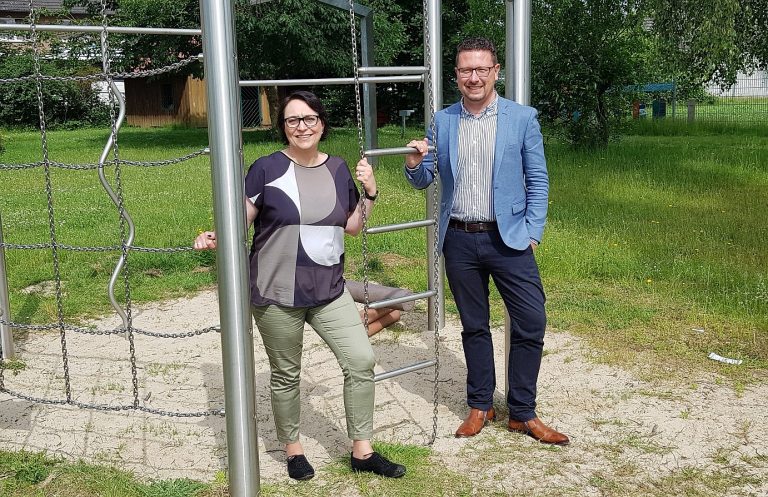 Das Übergangsmanagement Schule – Beruf der MaßArbeit be-rät und begleitet junge Erwachsene auf ihrem Weg in Ausbil-dung und Arbeit. Ein Konzept, das aufgeht, sind MaßArbeit-Vorstand Lars Hellmers und die zuständige Bereichsleiterin Susanne Steininger überzeugt. (Foto: MaßArbeit / Kimberly Lübbersmann)
