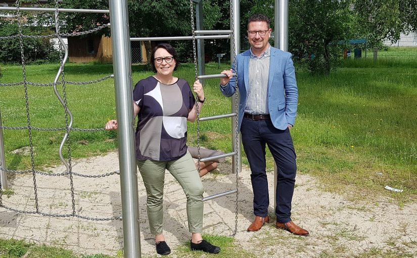 Das Übergangsmanagement Schule – Beruf der MaßArbeit be-rät und begleitet junge Erwachsene auf ihrem Weg in Ausbil-dung und Arbeit. Ein Konzept, das aufgeht, sind MaßArbeit-Vorstand Lars Hellmers und die zuständige Bereichsleiterin Susanne Steininger überzeugt. (Foto: MaßArbeit / Kimberly Lübbersmann)