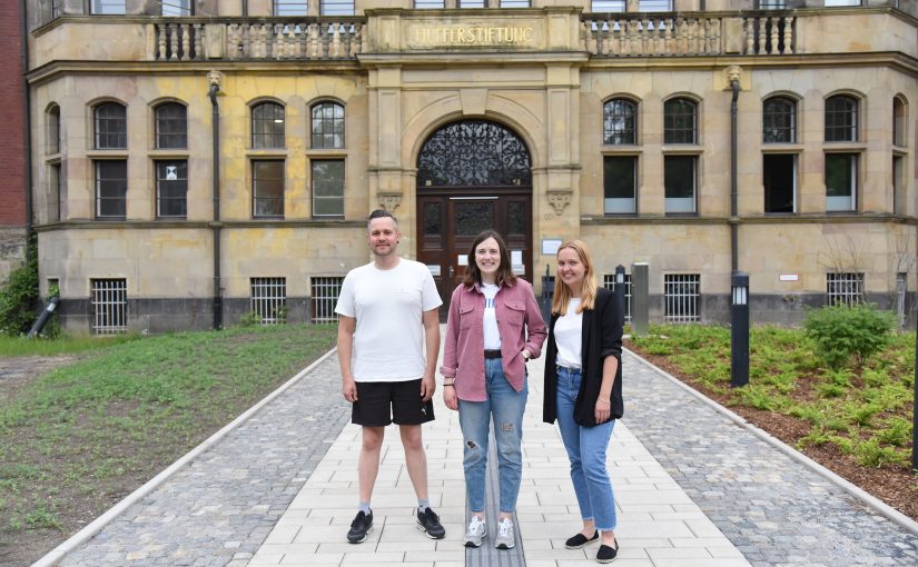 Christian Werth, Annika Böhne und Laura Pawlyk (v. l.) haben untersucht, wie das Münsterland als Ökosystem für Social Entrepreneurship verbessert werden kann. (Foto: FH Münster/Frederik Tebbe)