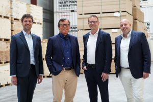 (v.l.): Christian Feld (Geschäftsführer Ibbenbüren), Andreas Hartmann (Geschäftsführender Gesellschafter), Uwe Lachmann und Björn Böhme (beide Geschäftsführung Paderborn (Foto: Hartmann International)