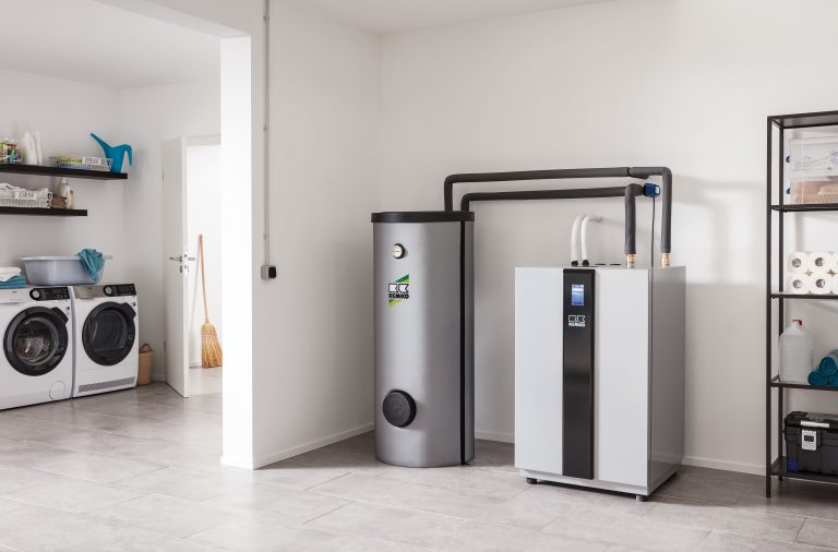 Eine Wärmepumpe wie die HTS ARTstyle lässt sich mit einer Gas- oder Ölheizung im Bestand kombinieren (Foto: Remko)